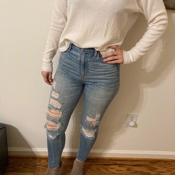 A&F Ultra-high Rise Distressed Jeans - Picture 3 of 8
